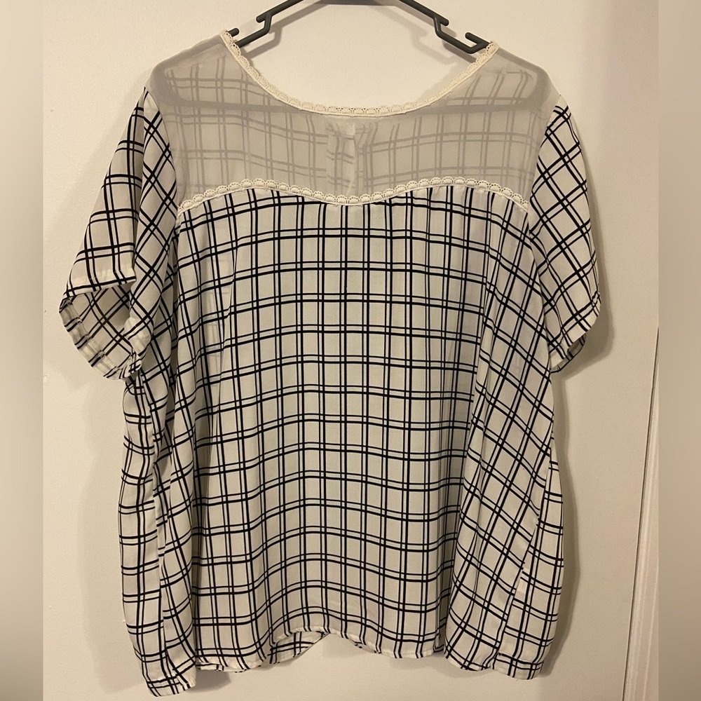 🌹- Black and white sheer top